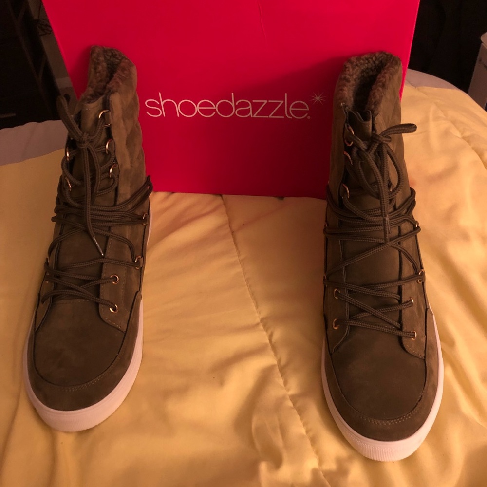 NWB Deep Olive size 11 shoedazzle lace up boots